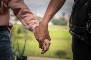 Gobierno de Bolivia promulga ley que prohíbe matrimonios y uniones de menores de 18 años