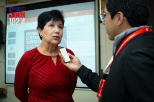 La docente More Galetovic, coordinadora del proyecto "Talentos Emergentes 2025"